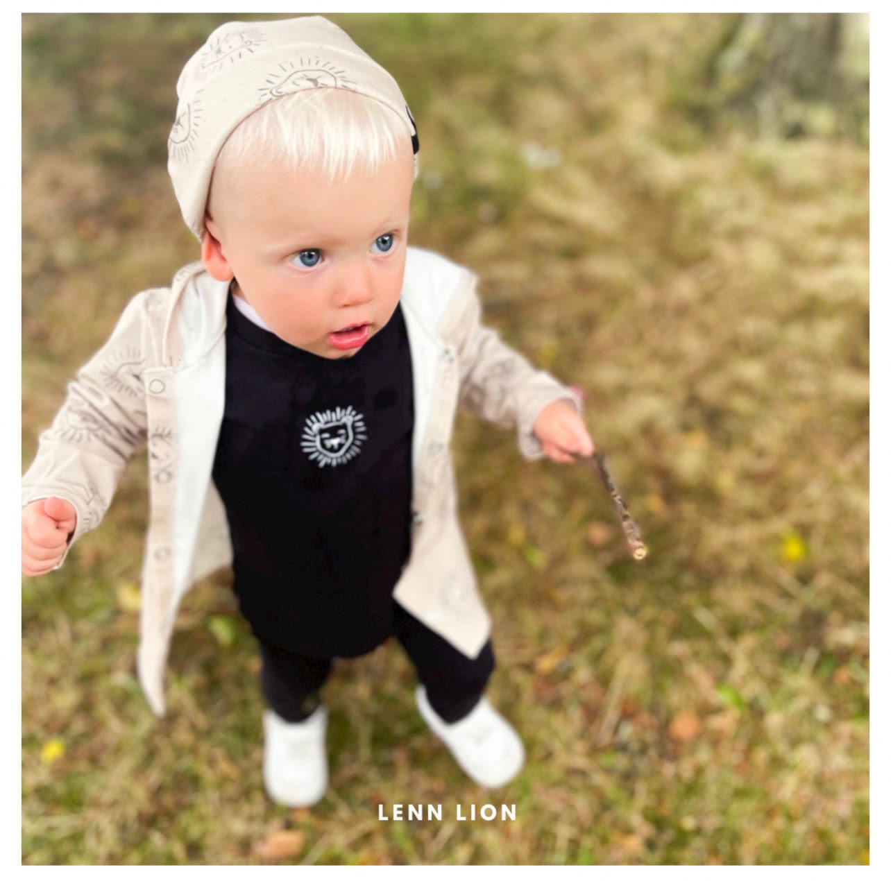 maandag Brandweerman Wijzer Babykleding - Lenn lion Basic logo black - Shirts - Made for Baby